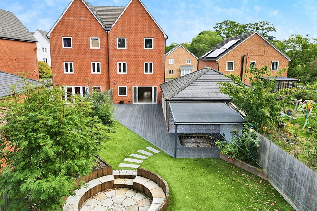 Property photo 2 of 54
