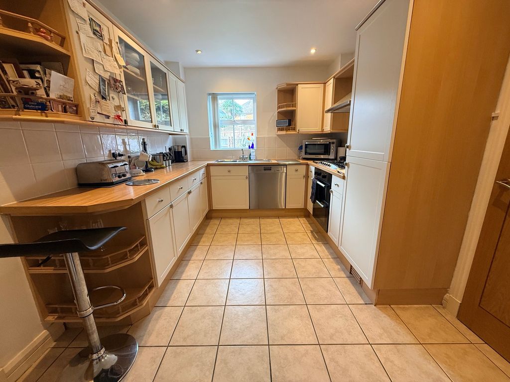 Property photo 2 of 21 Kitchen