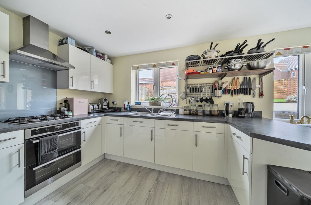 Property photo 3 of 15 1403874-20-69A19B...