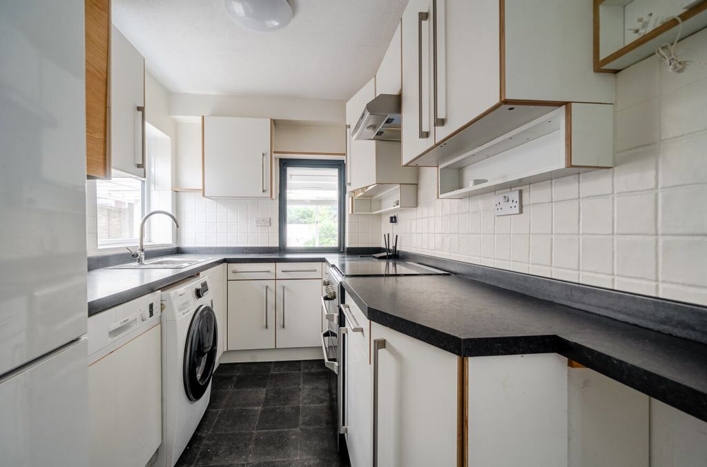 Property photo 2 of 12 1535320-9-1A12F82...