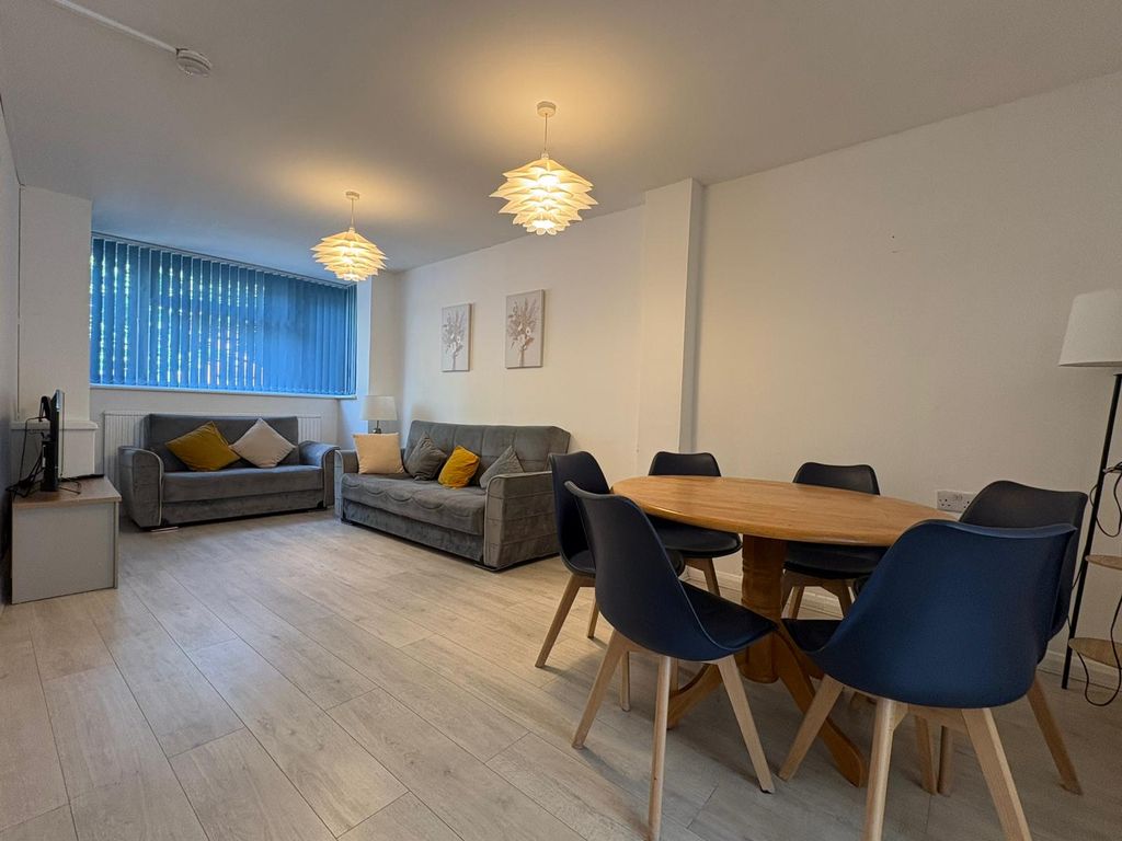 Property photo 1 of 11 7Fdc361B-3829-42Fb-8E78-410Be5867E17