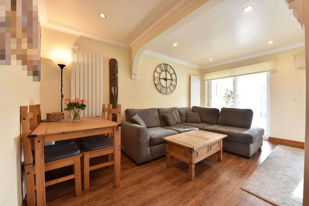 Property photo 2 of 20