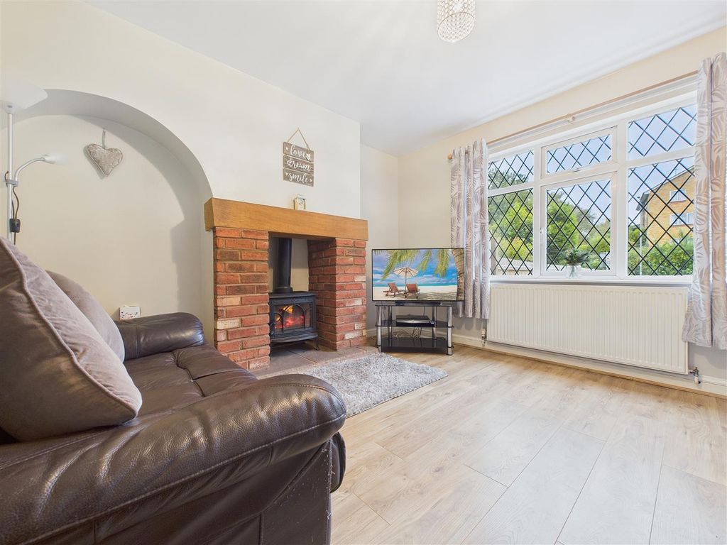 Property photo 3 of 17 Cam02453G0-Pr0199-Still007.Jpg