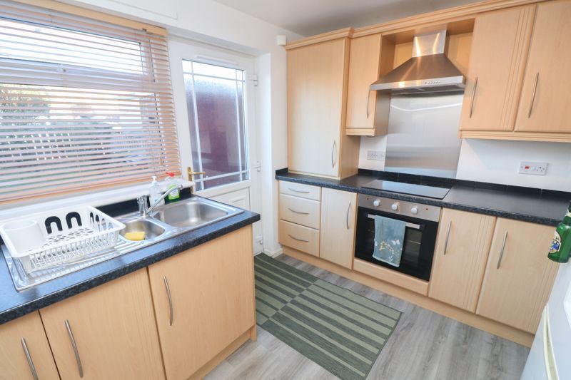 Property photo 3 of 10 Kitchen