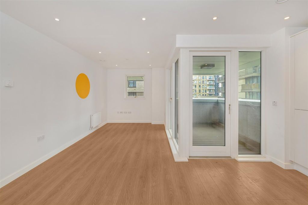 Property photo 3 of 12 46-17-Bessemer-Place - 3.Jpg