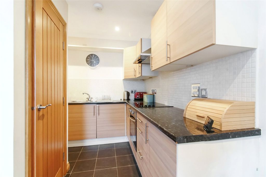 Property photo 2 of 19 Picture No. 12