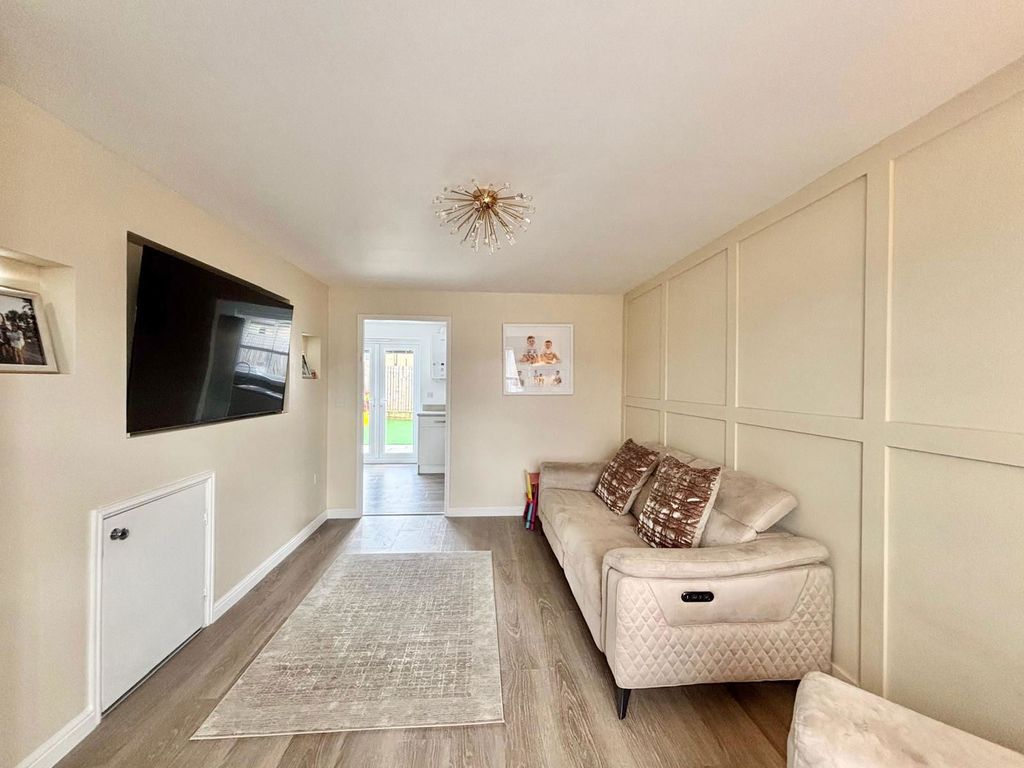 Property photo 2 of 32