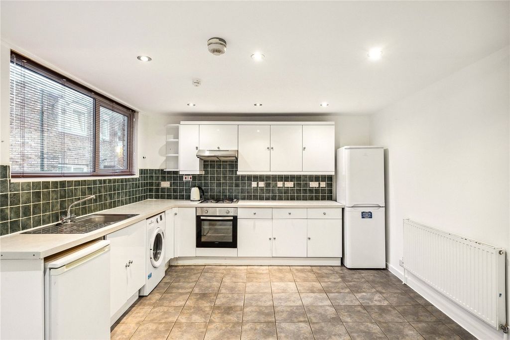 Property photo 1 of 11 Eat-In Kitchen