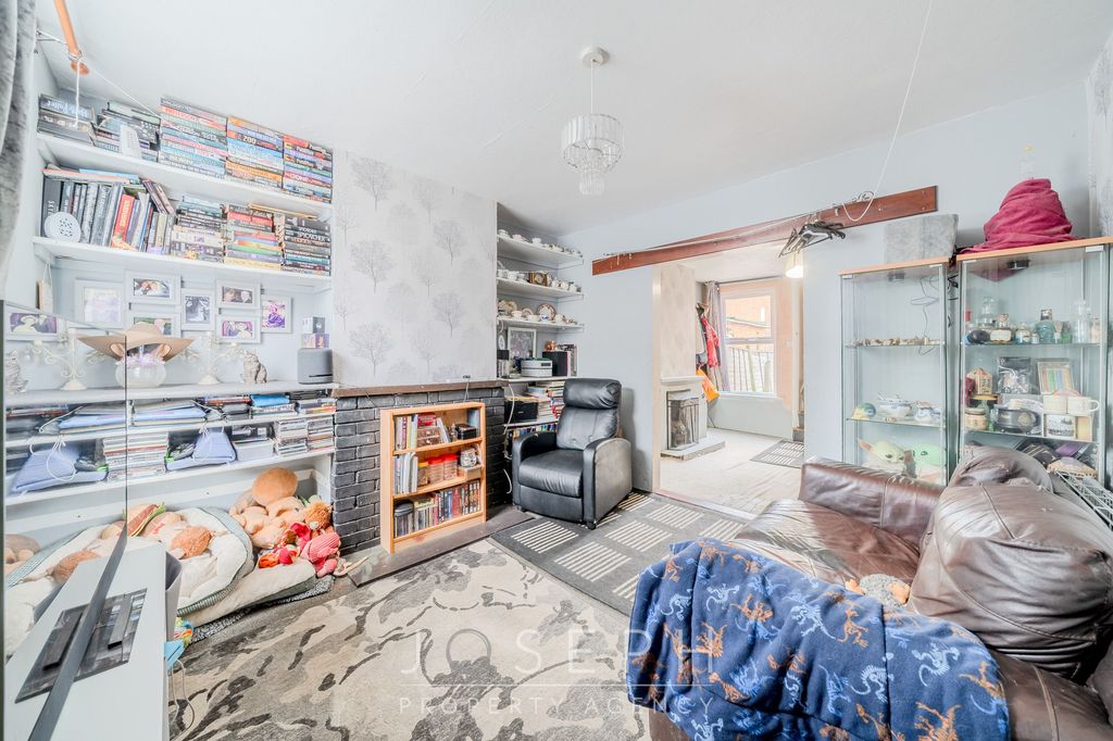 Property photo 3 of 12