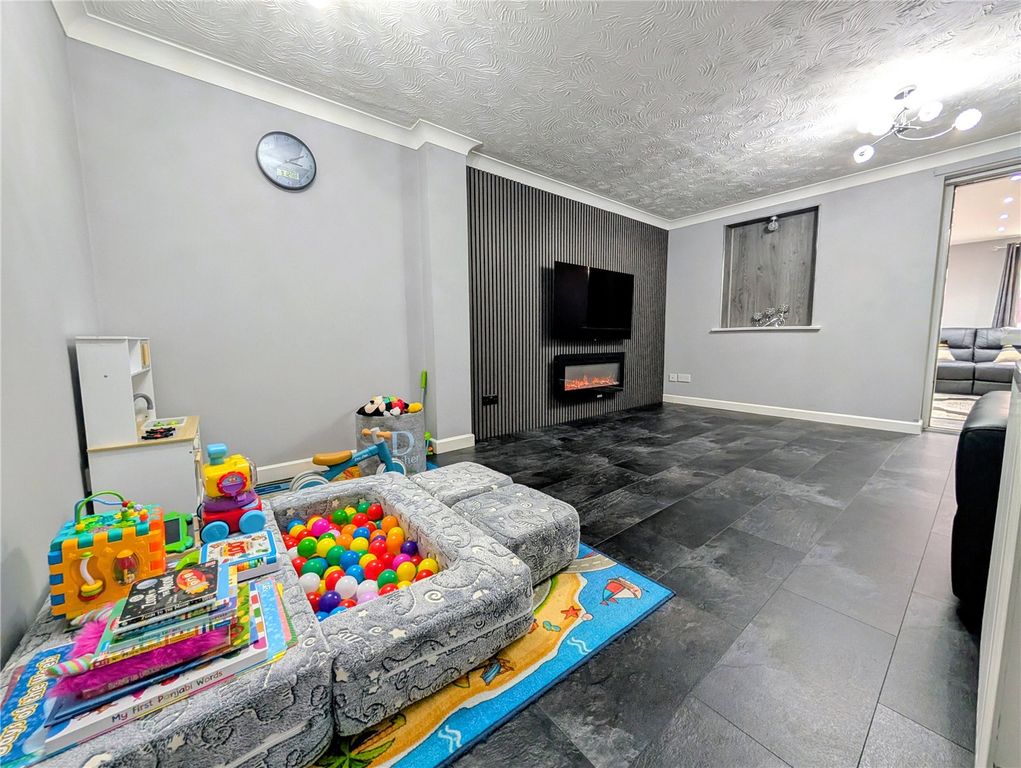 Property photo 3 of 22 Picture No. 01