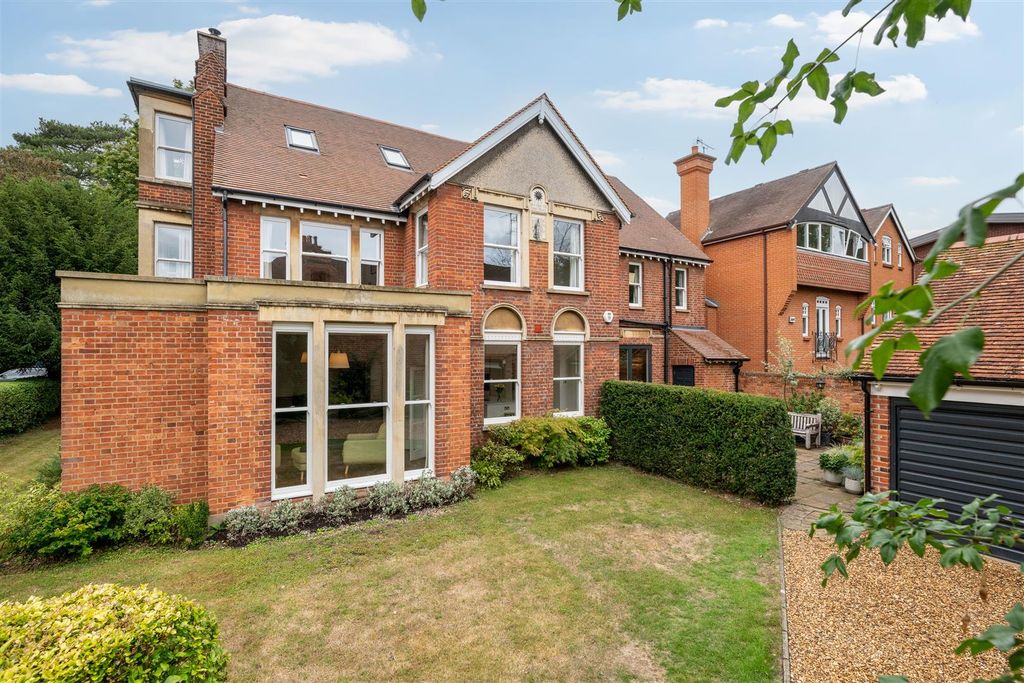 Property photo 3 of 42 250801 - 26 Park Avenue, Bedford - 02.Jpg