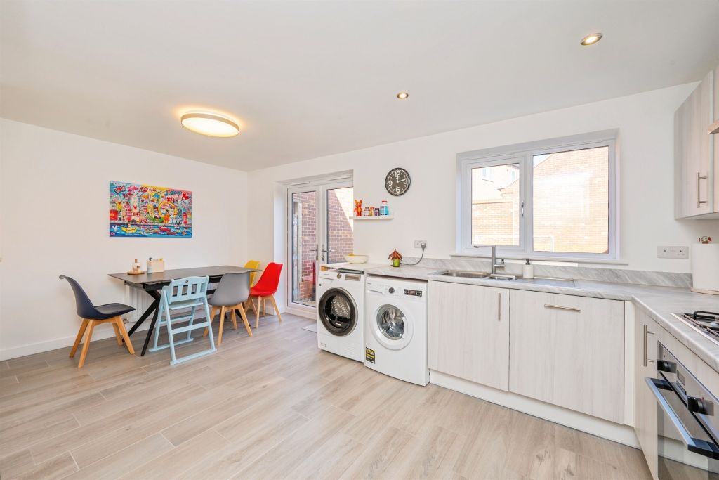 Property photo 2 of 16 Dining Kitchen