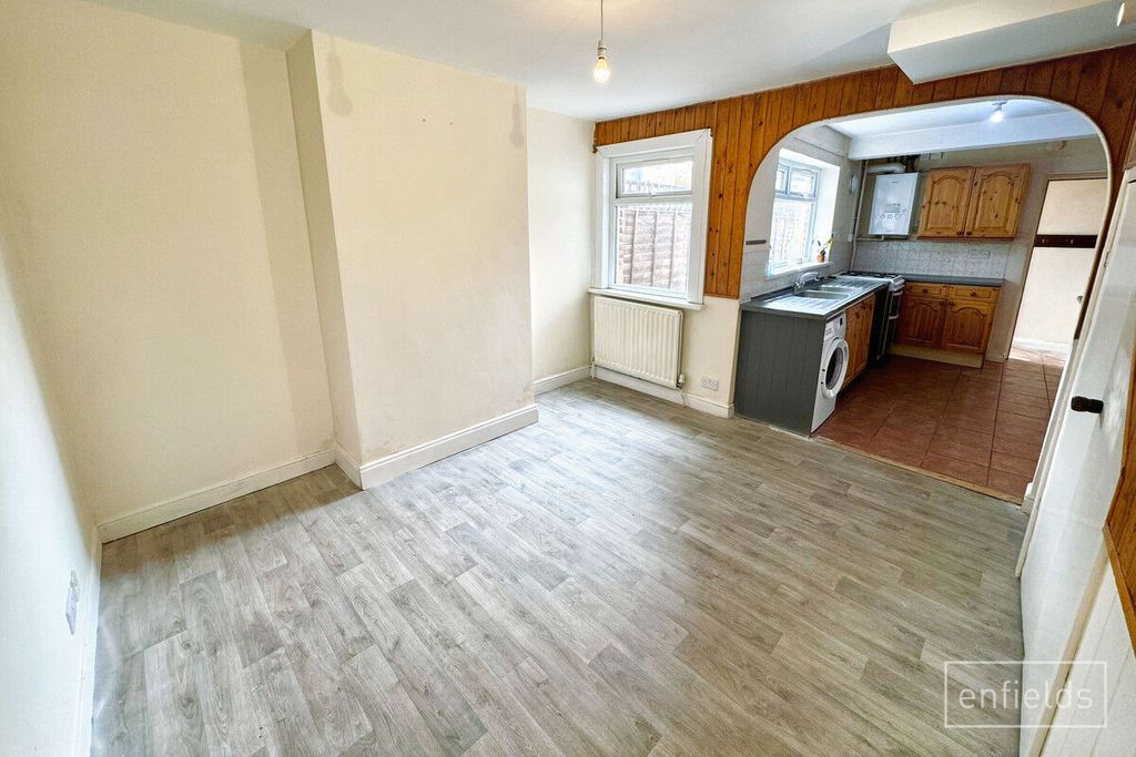Property photo 2 of 18