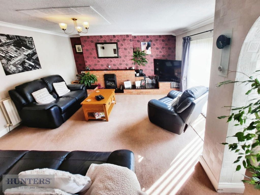 Property photo 3 of 15 Lounge