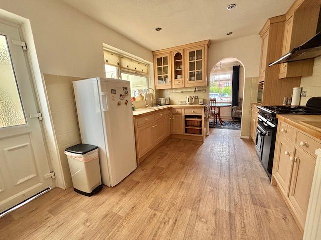 Property photo 3 of 20 Kitchen