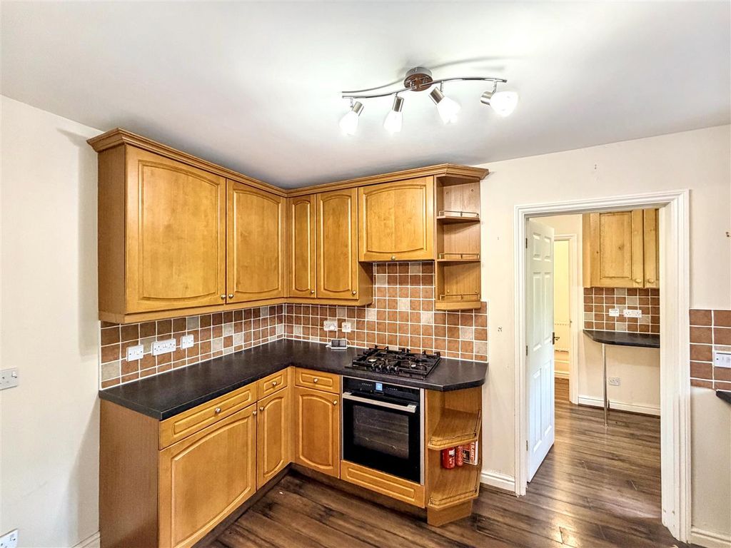 Property photo 3 of 19 20260825101208_20260825-Interior-16-Rsrtsizghmmfa9