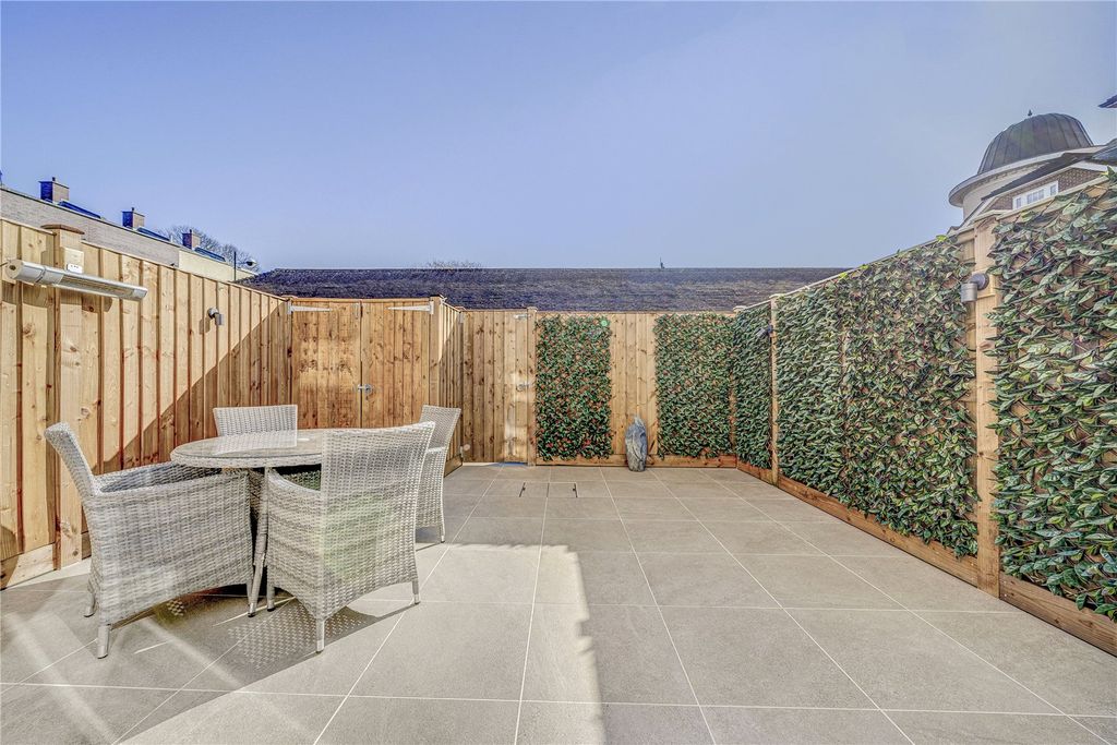 Property photo 3 of 34 Enclosed Courtyard