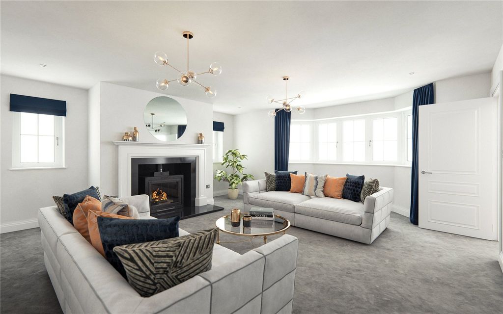 Property photo 3 of 18 Cromwell Living Room