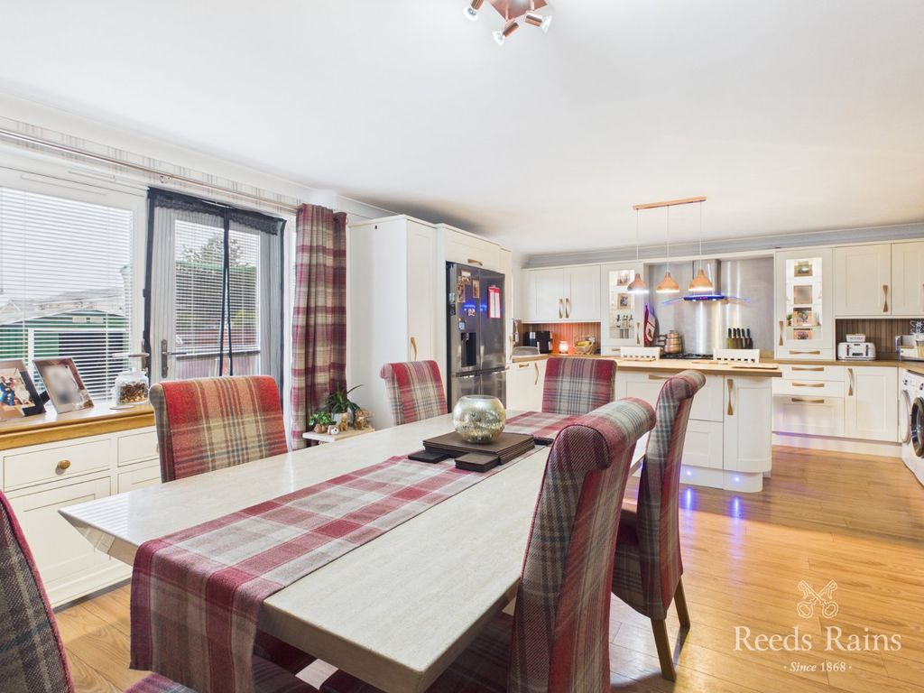 Property photo 2 of 27 Kitchen/Dining Room