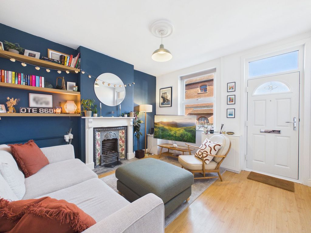 Property photo 2 of 16 Lounge