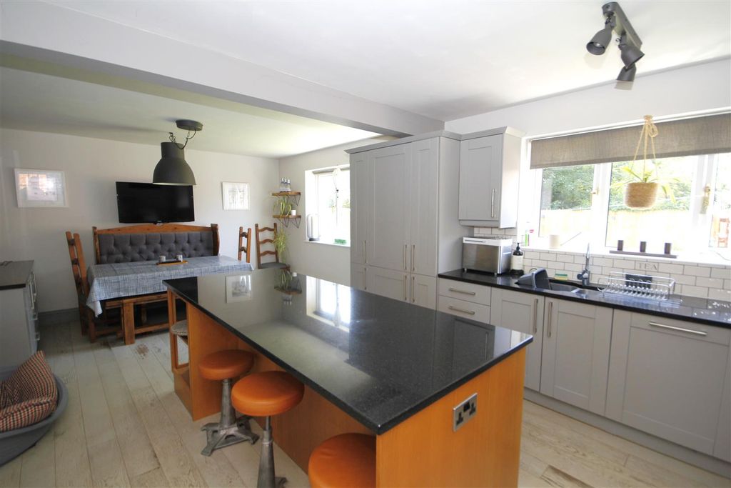 Property photo 3 of 23 Kitchen Diner