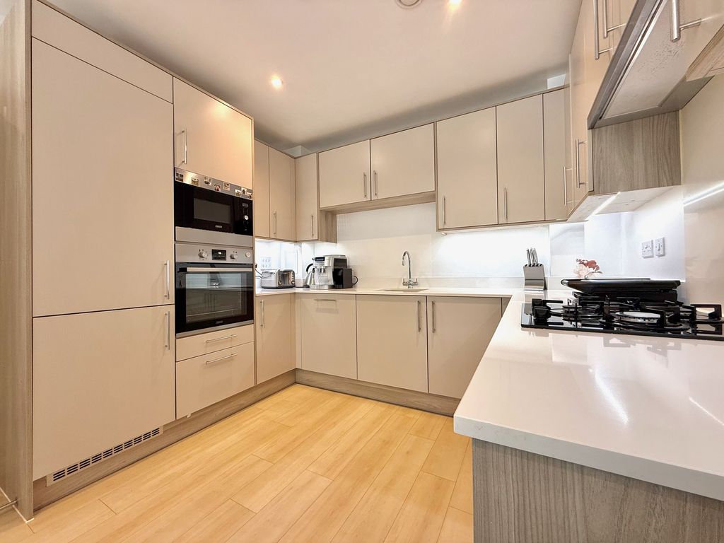 Property photo 3 of 15 Kitchen