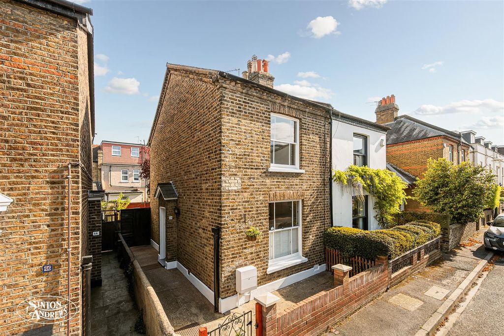 Property photo 1 of 14 48 Northfield Road-2.Jpg