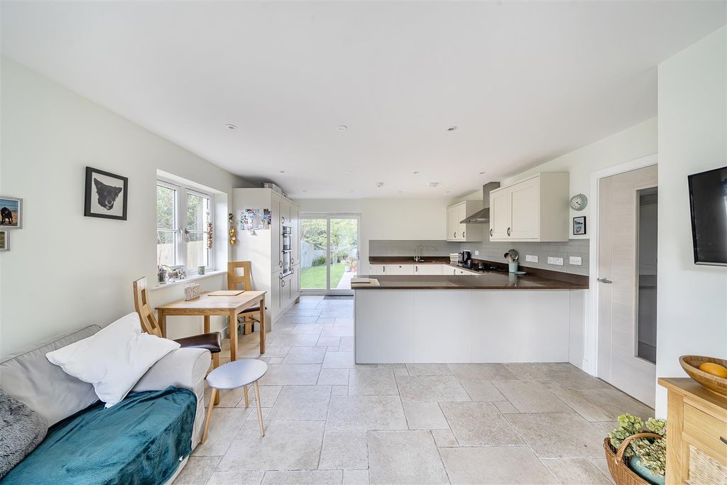 Property photo 2 of 21 Breakfast Area