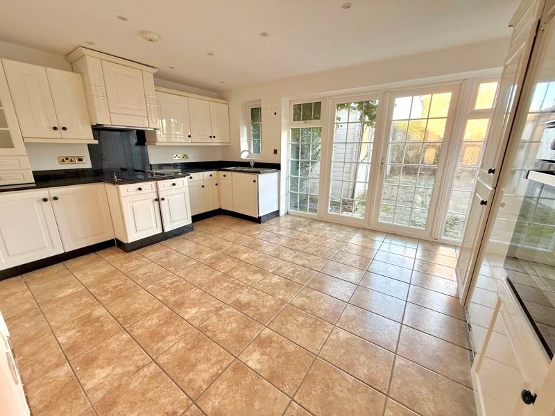 Property photo 3 of 18 Kitchen