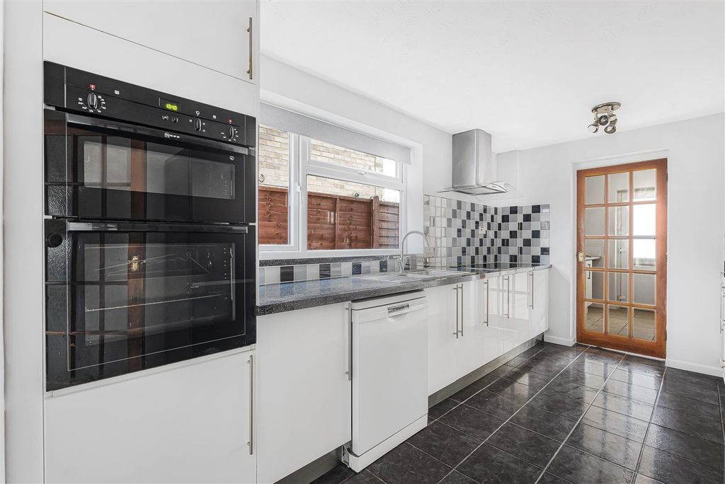 Property photo 2 of 18 12_67186.Jpg