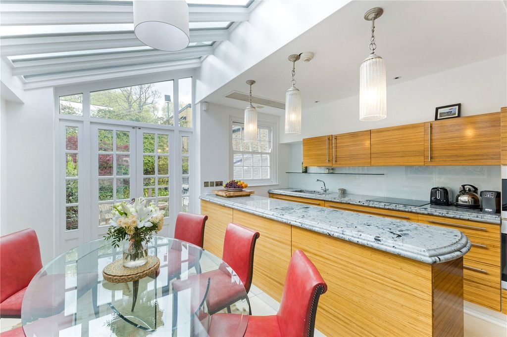 Property photo 3 of 16 Kitchen