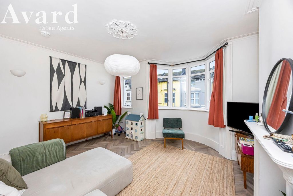 Property photo 3 of 23 4.Jpeg