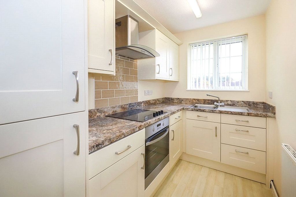 Property photo 2 of 7 Kitchen