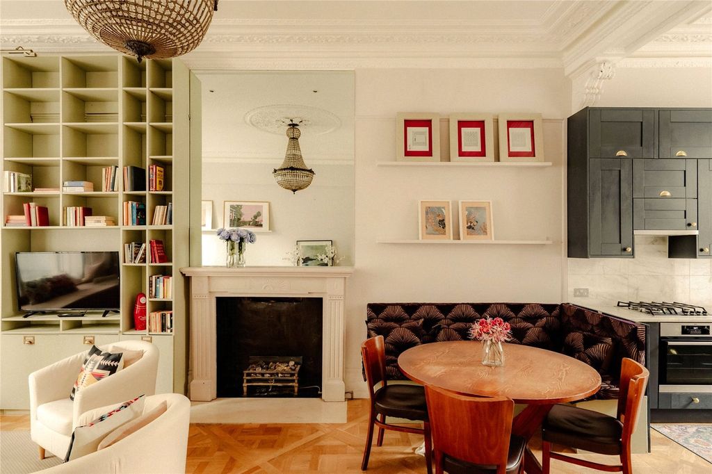 Property photo 2 of 7 Dining