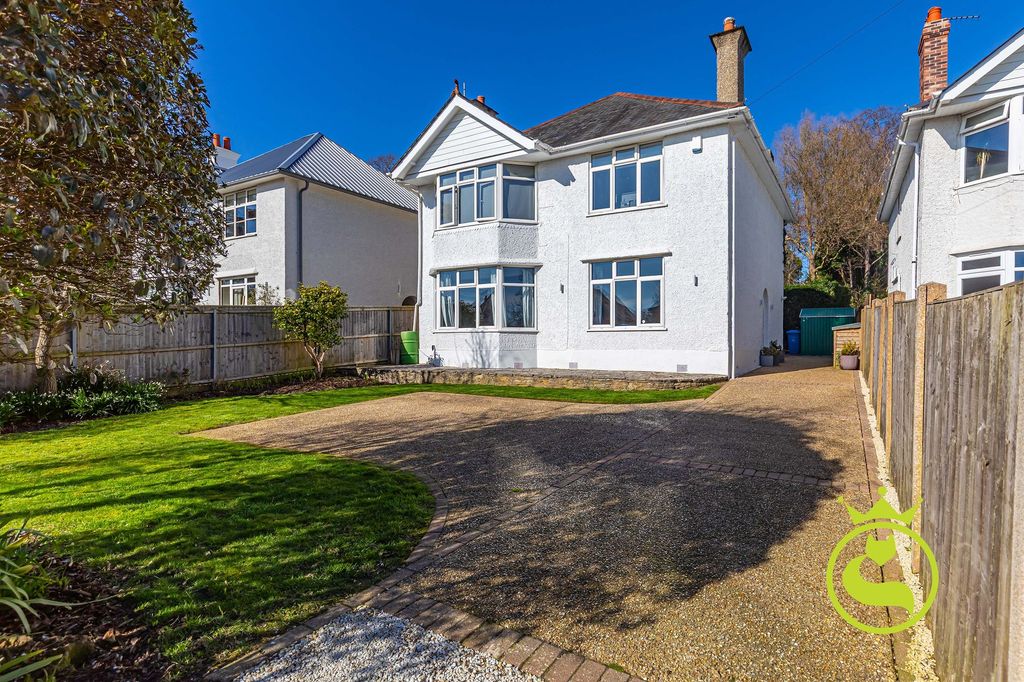 Property photo 2 of 21