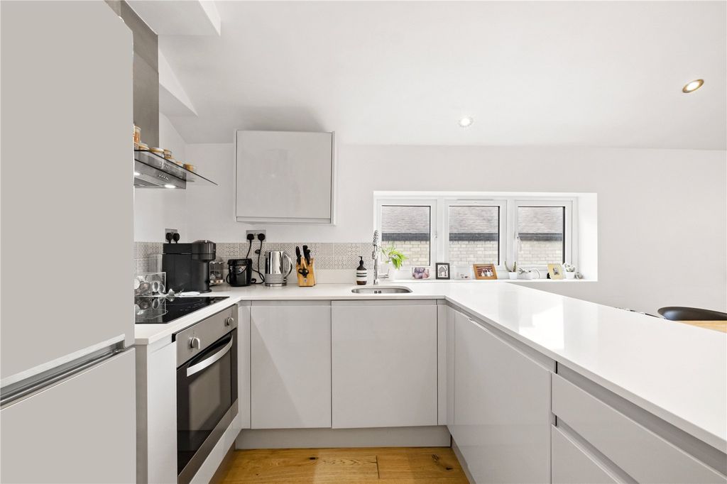 Property photo 3 of 10 Kitchen