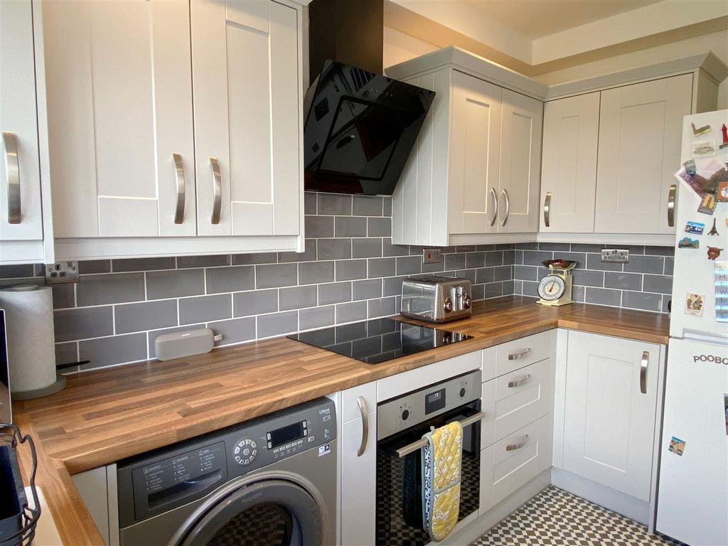 Property photo 3 of 17 Kitch 2.Jpg