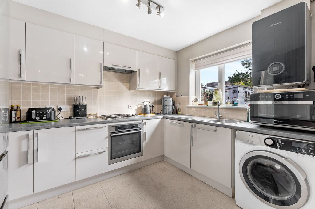 Property photo 3 of 13 Kitchen