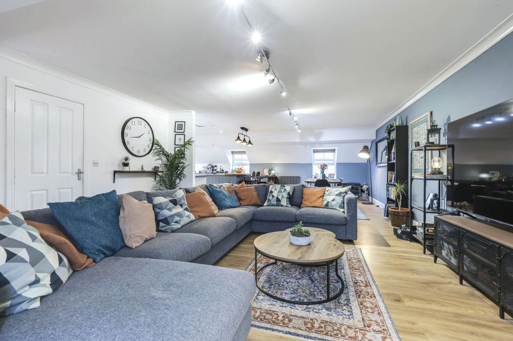 Property photo 3 of 17 Picture No. 11