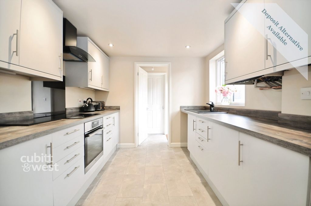 Property photo 3 of 9 Kitchen