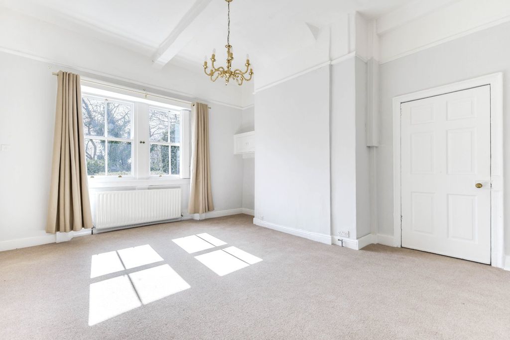 Property photo 3 of 19 Picture No. 05