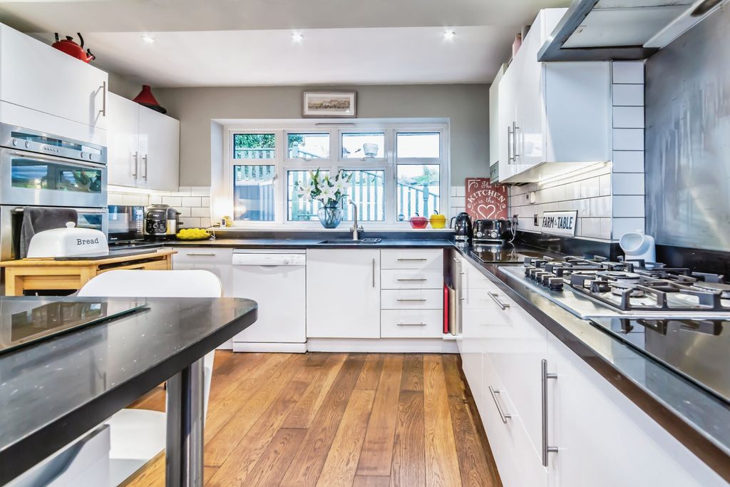 Property photo 3 of 18 Photography