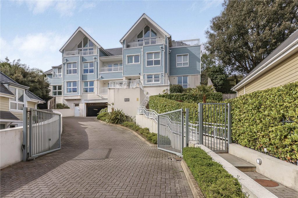 Property photo 1 of 17 Cloud Hills