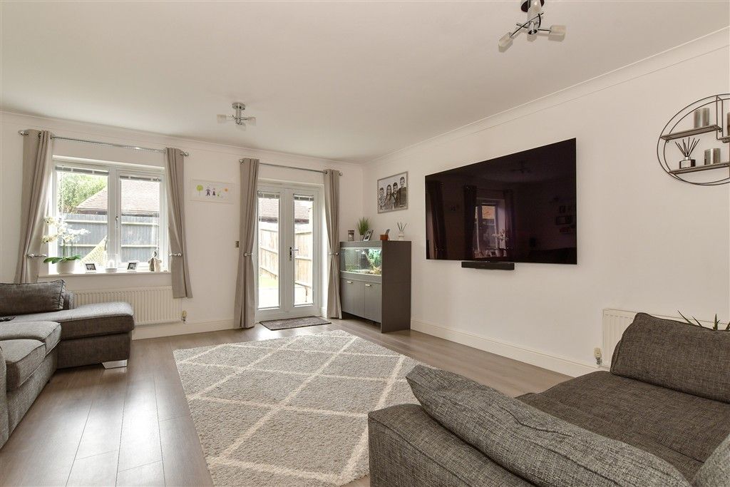 Property photo 2 of 12 Lounge