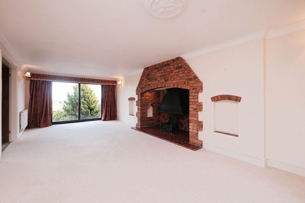 Property photo 2 of 25