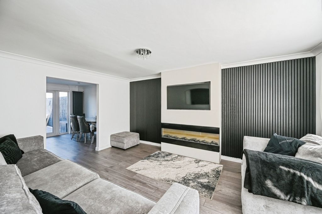 Property photo 3 of 16 Pbox-Img.Jpg