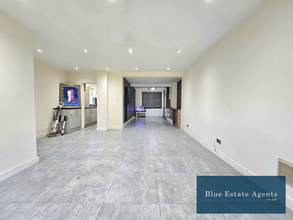 Property photo 2 of 14 Lounge