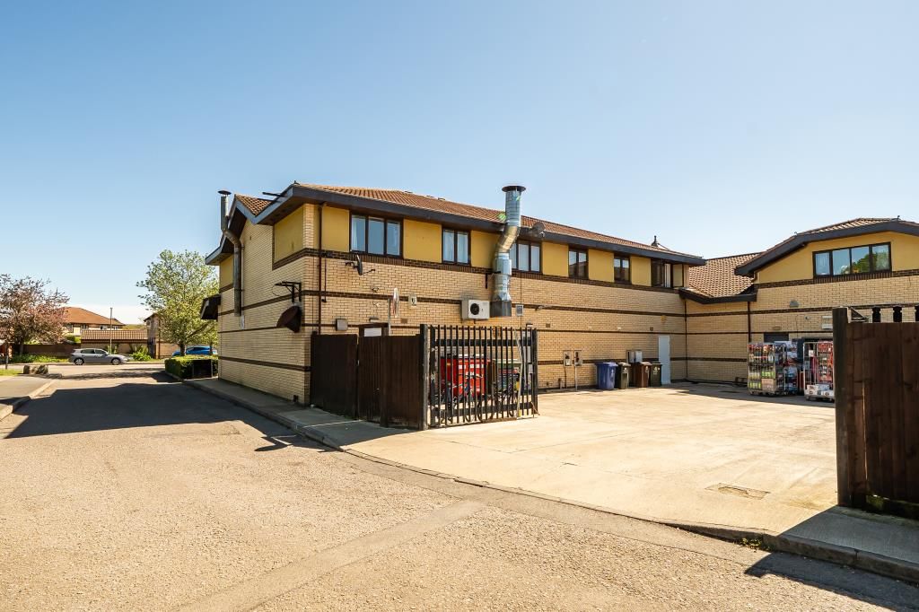 Property photo 1 of 9 External