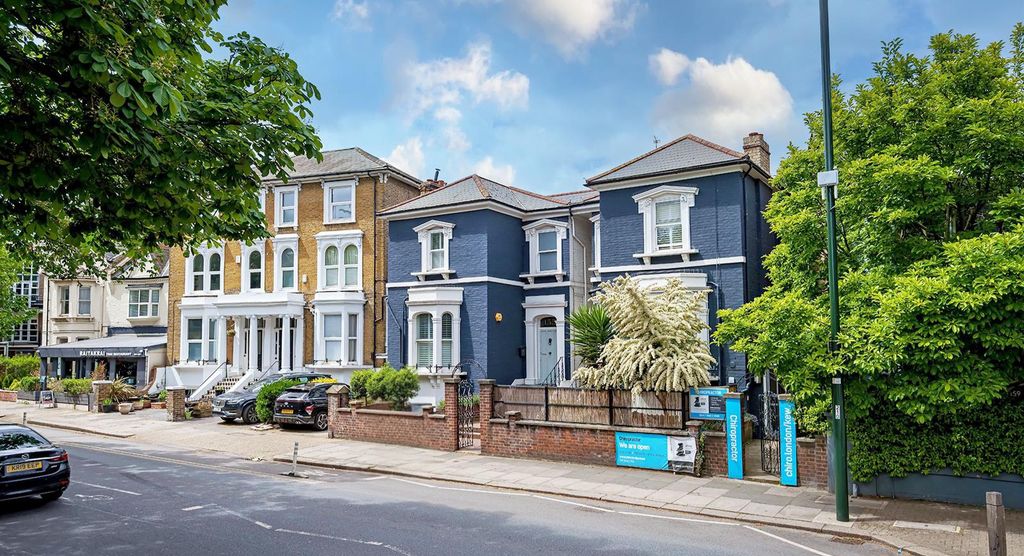 Property photo 2 of 4 5-Richmond-015-HD(1)