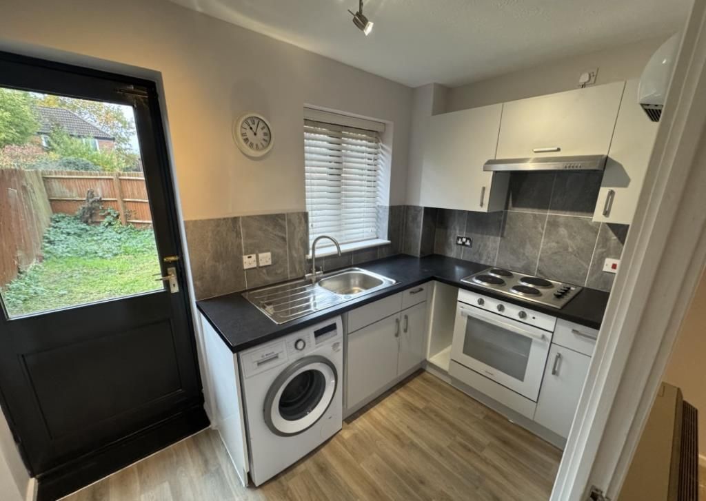 Property photo 2 of 12 Kitchen